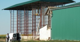 Hale, metalne šupe i čardaci