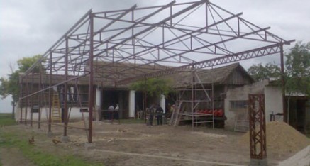 Hale, metalne šupe i čardaci